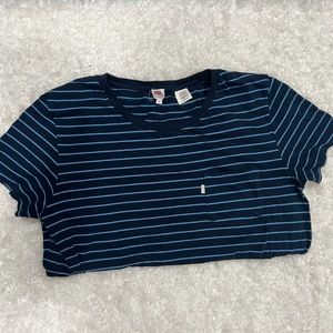 Levi’s tee